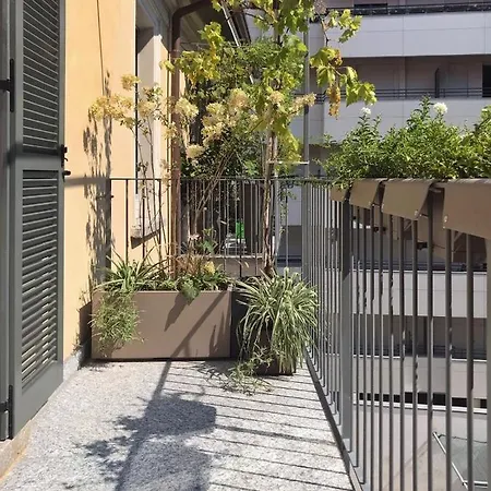 Апартаменты Emily Комо